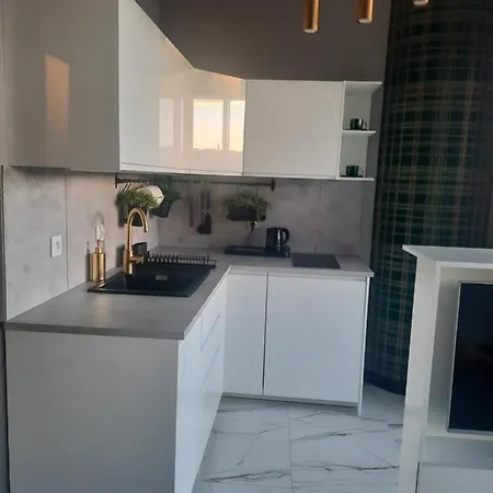 Hanza Tower By Sunny *